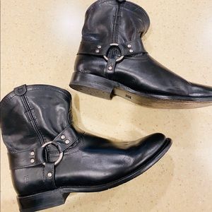 EUC BLACK FRYE LEATHER ANKLE BOOTIES